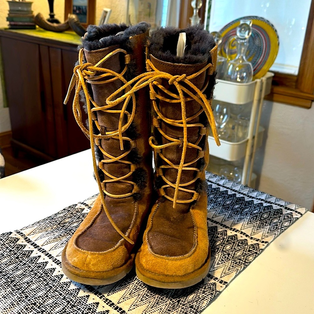 Moccasin style super warm fluffy Ugg boots gently used, 38/7 lace up Uggs